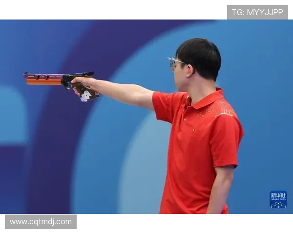 王心迪空技夺冠教练比一庆祝贺